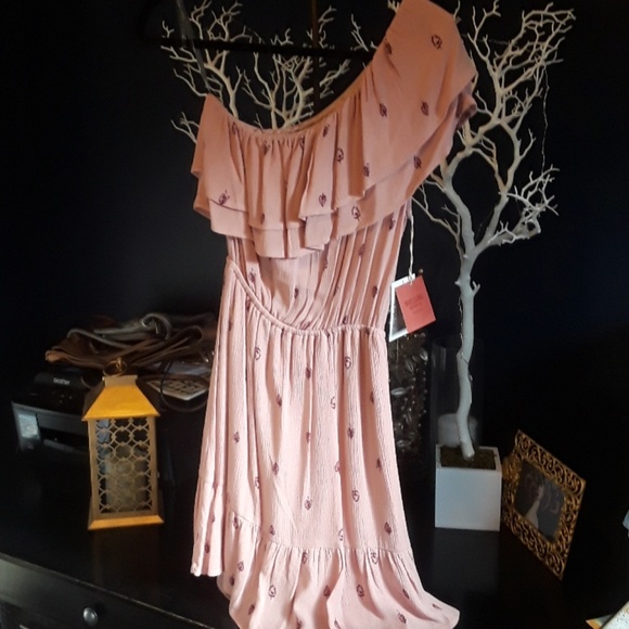 Blush flowy Mini Dress 👗 - Picture 2 of 6